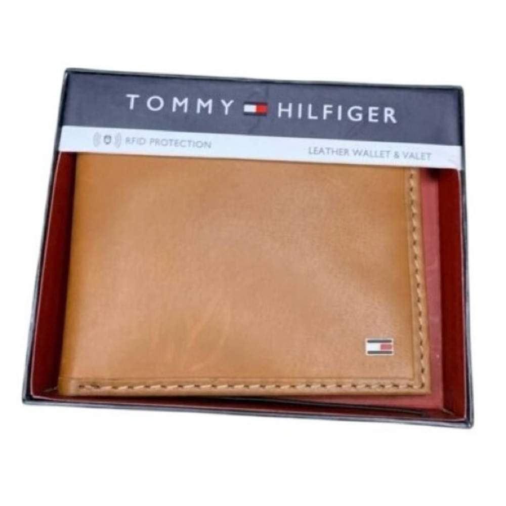 Tommy Hilfiger Men’s Crunch Brown Slim Fold Bifold Leather RFID Wallet